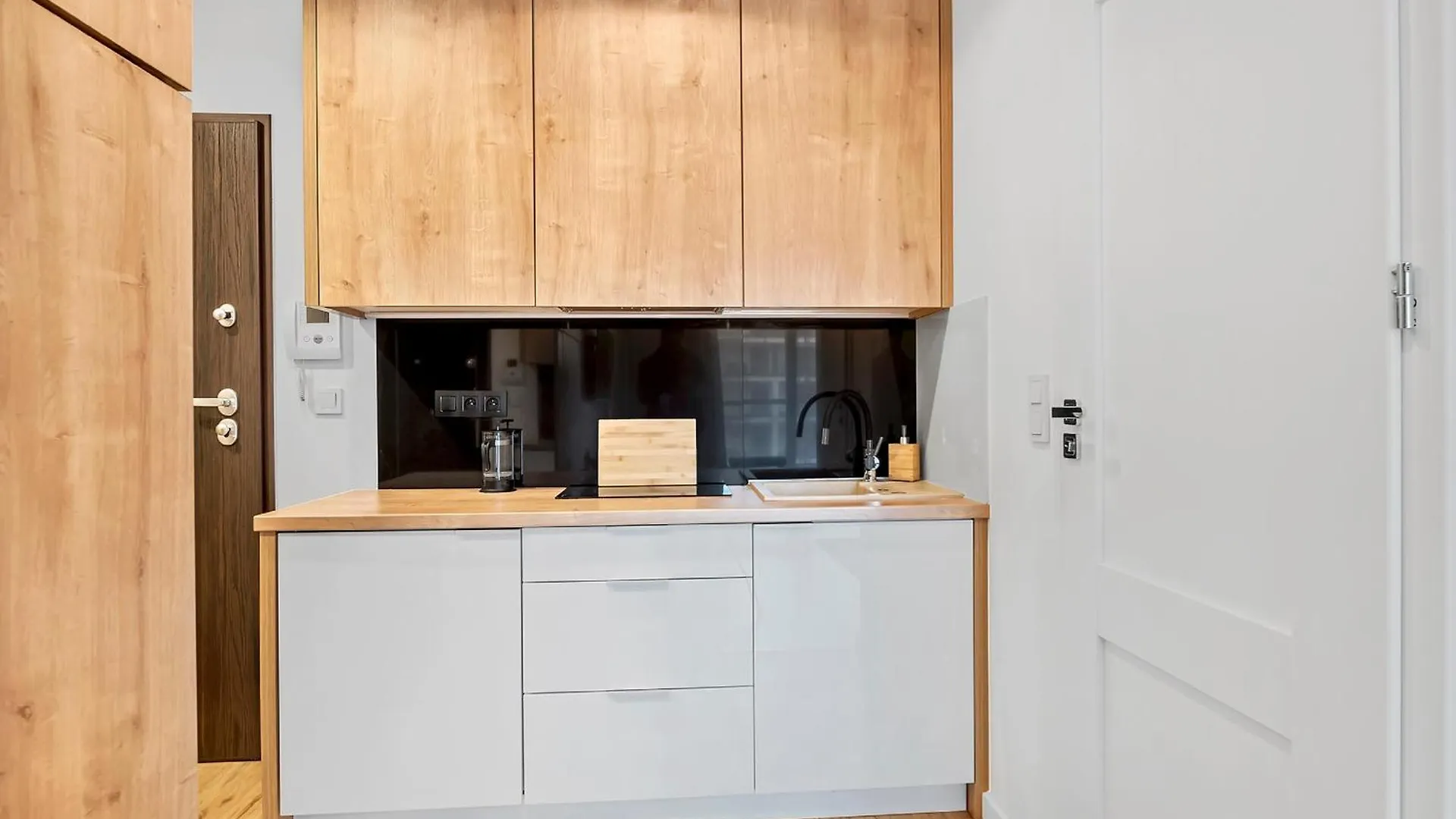 Lumina Apartment With Parking Near Muzeum Powstania Warszawa 0*,  Polska
