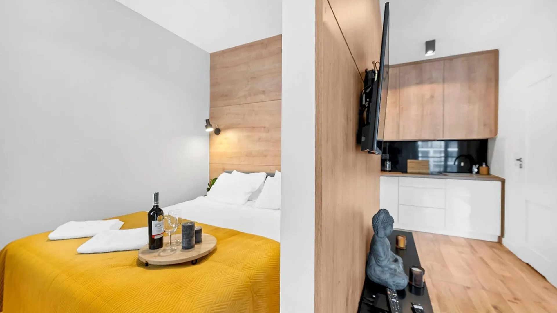 Lumina Apartment With Parking Near Muzeum Powstania Warsaw