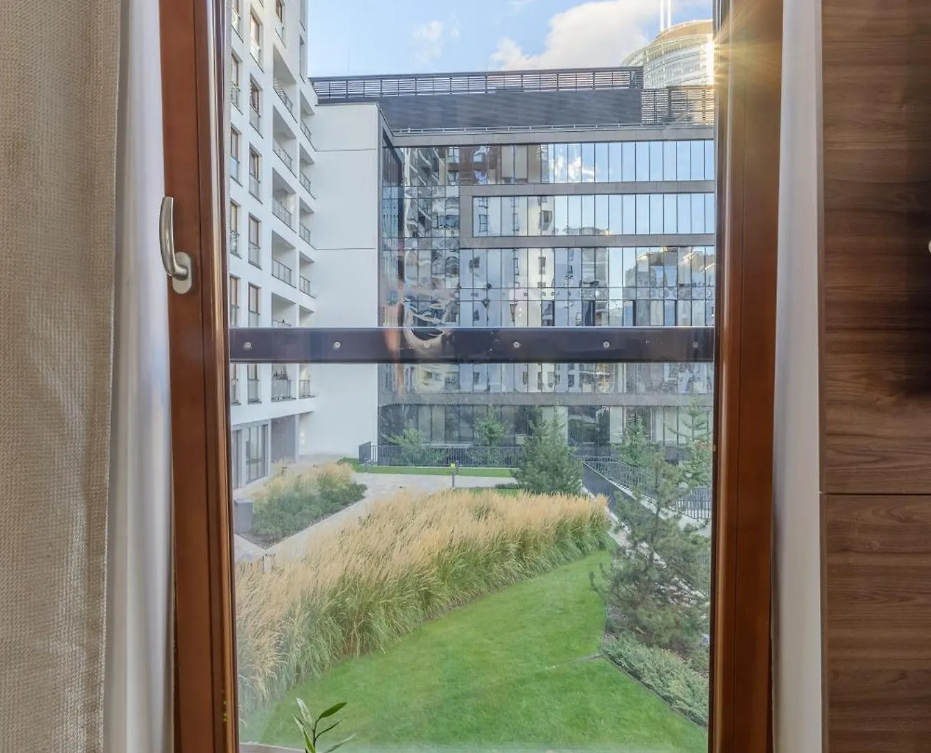 Lumina Apartment With Parking Near Muzeum Powstania Warsaw